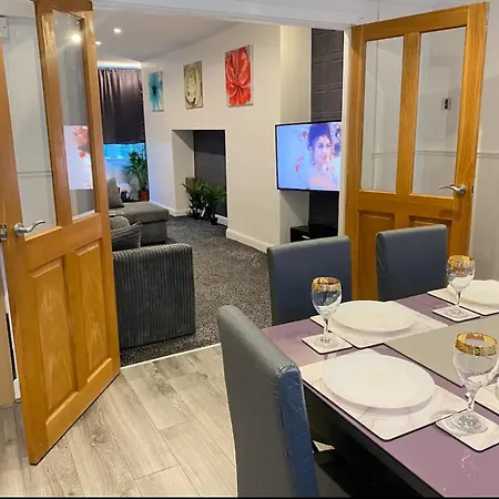 Cosy 3 Bedroom House, Sleeps 7 People In Birmingham Exterior photo