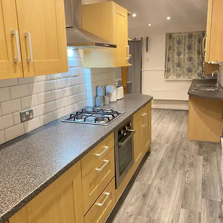 Cosy 3 Bedroom House, Sleeps 7 People In Birmingham Exterior photo