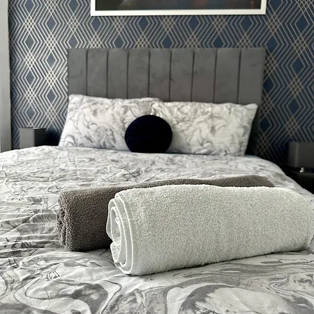 Cosy 3 Bedroom House, Sleeps 7 People In Birmingham Exterior photo