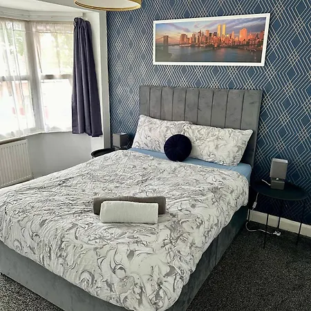 Cosy 3 Bedroom House, Sleeps 7 People In Birmingham Exterior photo